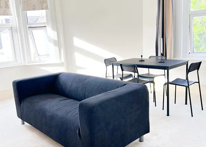 Welcome 2 Bedrooms Flat In Wimbledon