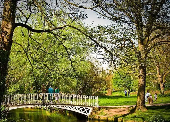 Welcome 2 Bedrooms Flat In Wimbledon